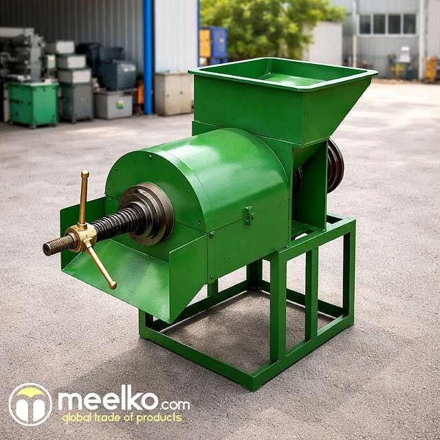 Image du produit associé Presse a huile pour palme africaine 300 - 500 kg par heure - TGEgcHJlc3NlIGEgaHVpbGUgcG91ciBwYWxtZSBhZnJpY2FpbmUgdHJhaXRlIHRyb2lzIGNlbnRzIGEgY2lucSBjZW50cyBraWxvZ3JhbW1lcyBwYXIgaGV1cmUgcGFyIGV4dHJhY3Rpb24gbWVjYW5pcXVlIGNvbnRpbnVlLiBTb24gc3lzdGVtZSBkZSBwcmVzc2FnZSBwYXIgdmlzIHJvYnVzdGUgZ2FyYW50aXQgdW5lIHByb2R1Y3Rpb24gZWZmaWNhY2UgZCdodWlsZSBkZSBwYWxtZSBicnV0ZSBwb3VyIGluc3RhbGxhdGlvbnMgYWdyb2luZHVzdHJpZWxsZXMu